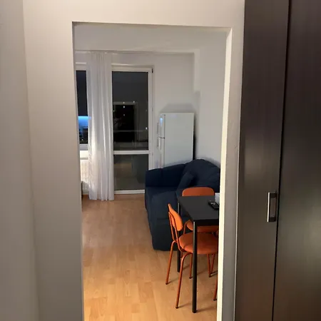 Cozy Near Center With Easy Transport Access