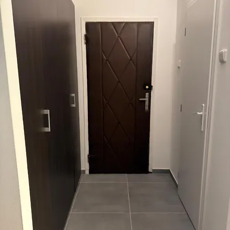 公寓 Cozy Near Center With Easy Transport Access