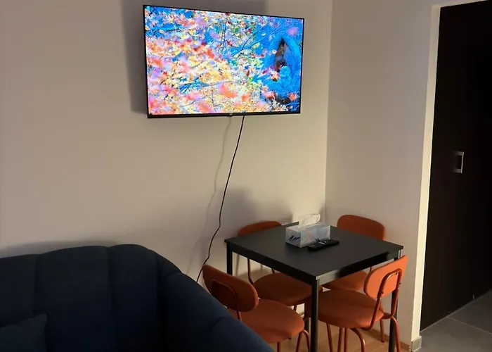 Cozy Near Center With Easy Transport Access