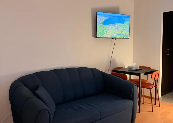 Cozy Near Center With Easy Transport Access