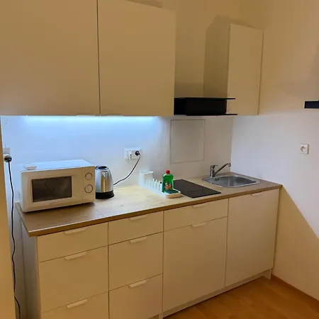 公寓 Cozy Near Center With Easy Transport Access 布拉迪斯拉发